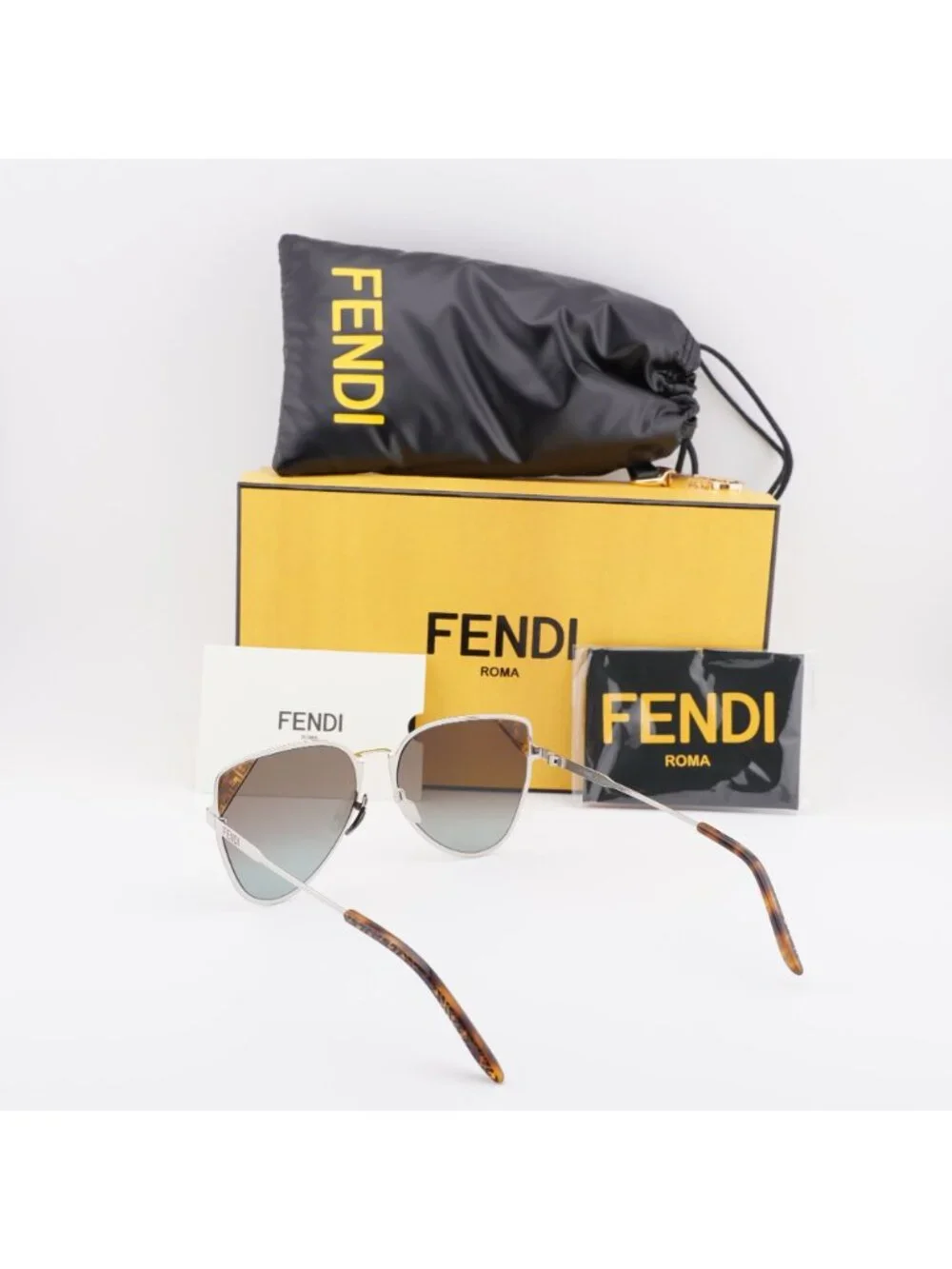 Fendi model fe40189u